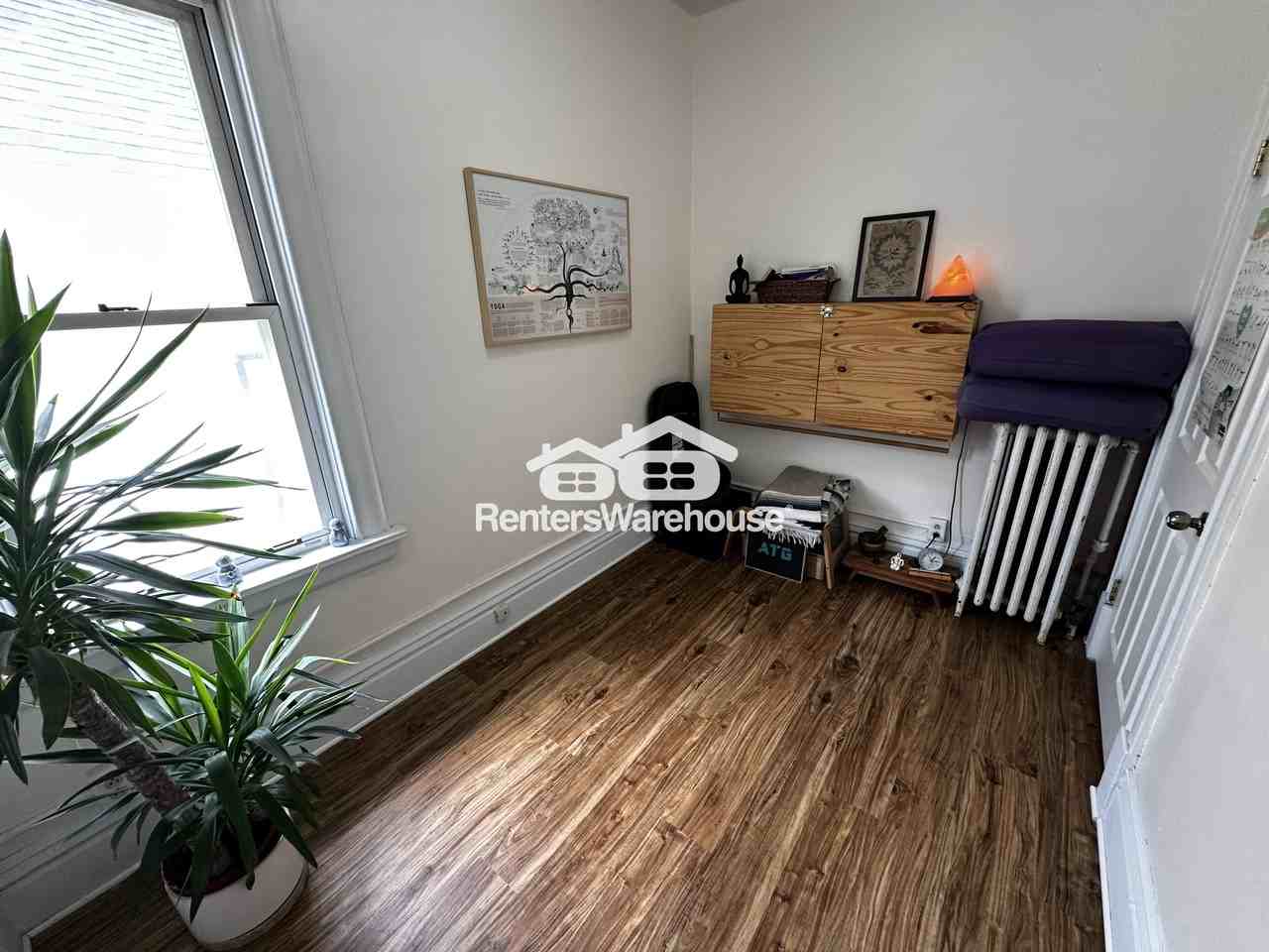 1049 7th St W #2 - Photo 3 of 8