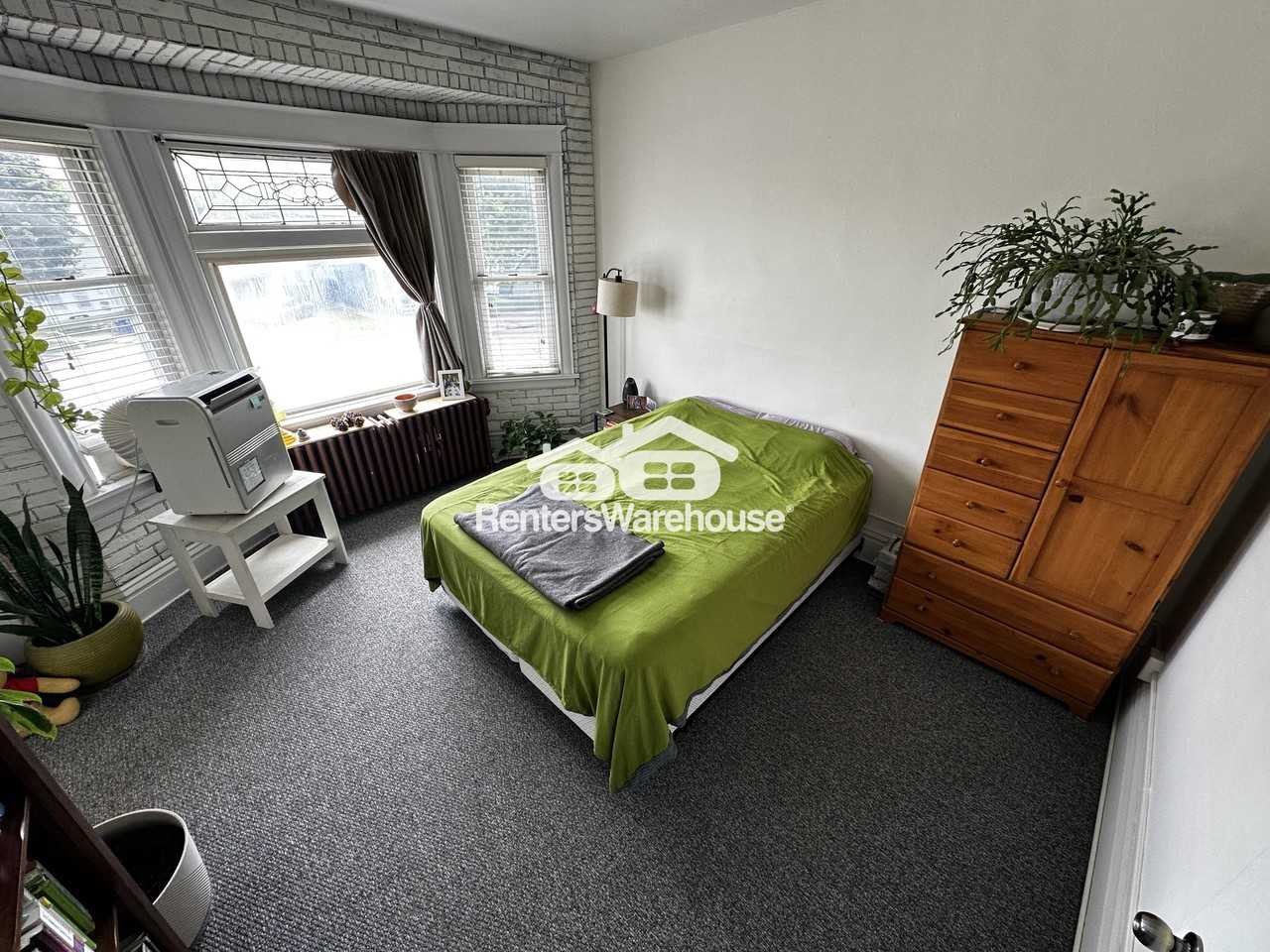 1049 7th St W #2 - Photo 4 of 8