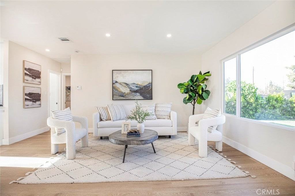 8881 Morehart Ave - Photo 5 of 25