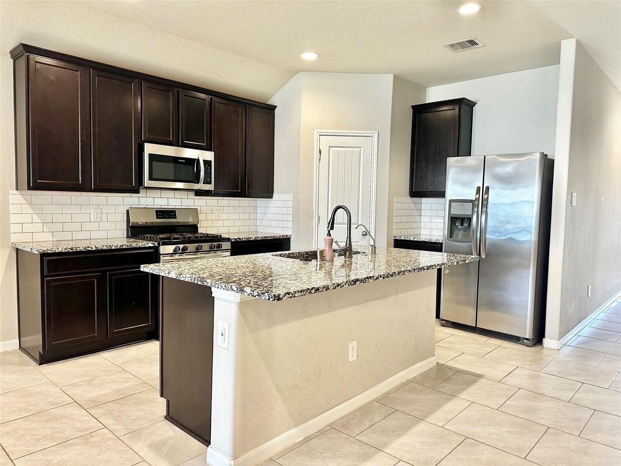 18330 Arcola Bay Ln - Photo 3 of 24