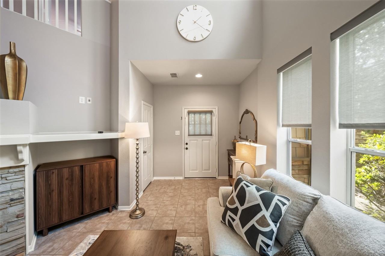 21 Stone Creek Pl - Photo 4 of 29