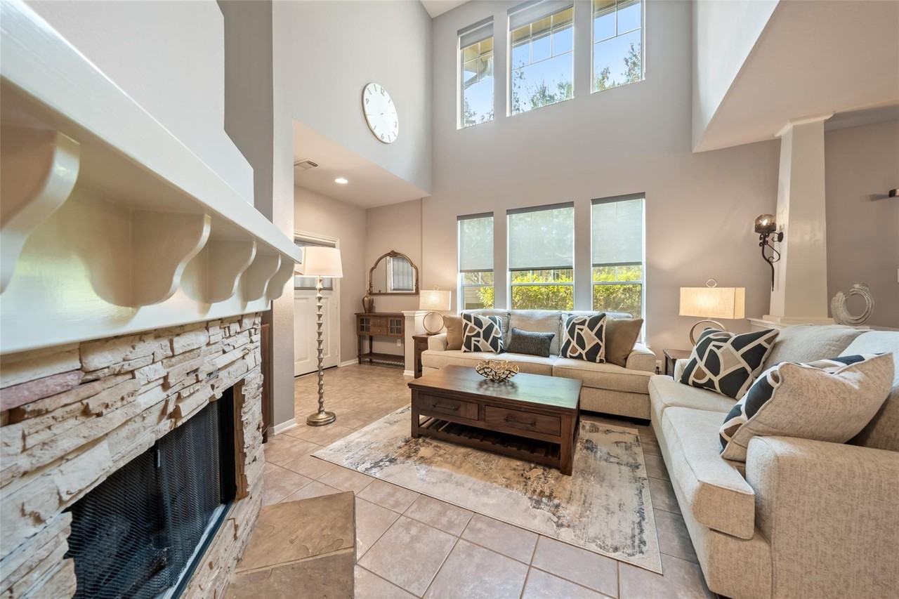 21 Stone Creek Pl - Photo 5 of 29