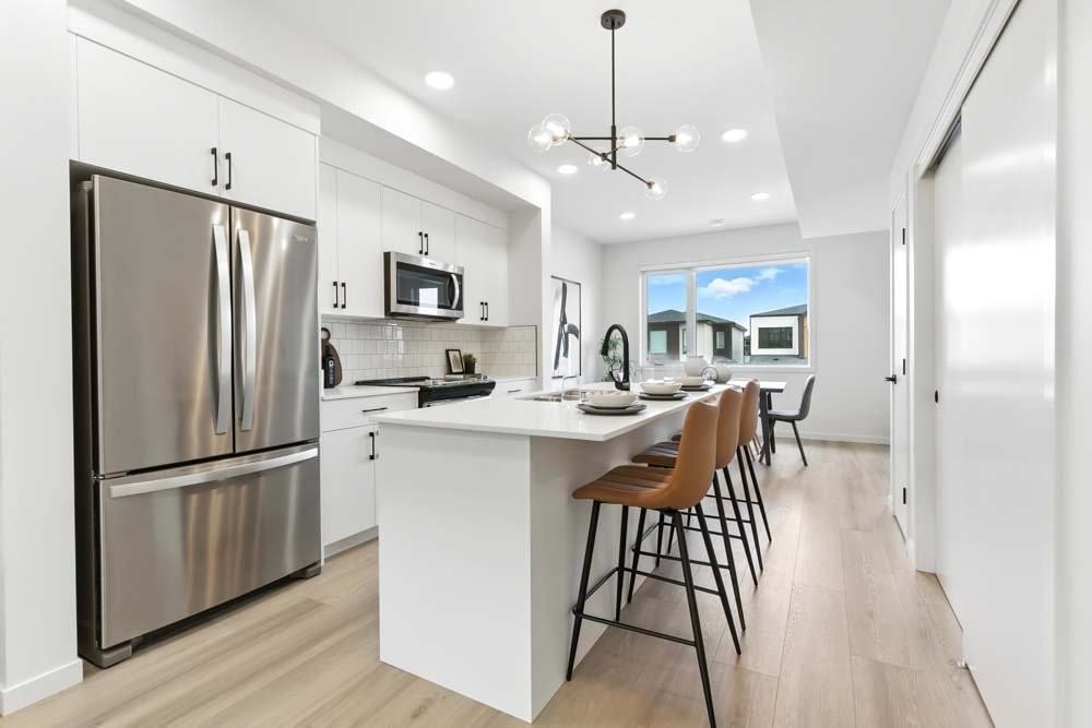 Klapstein Cres SW - Photo 4 of 27