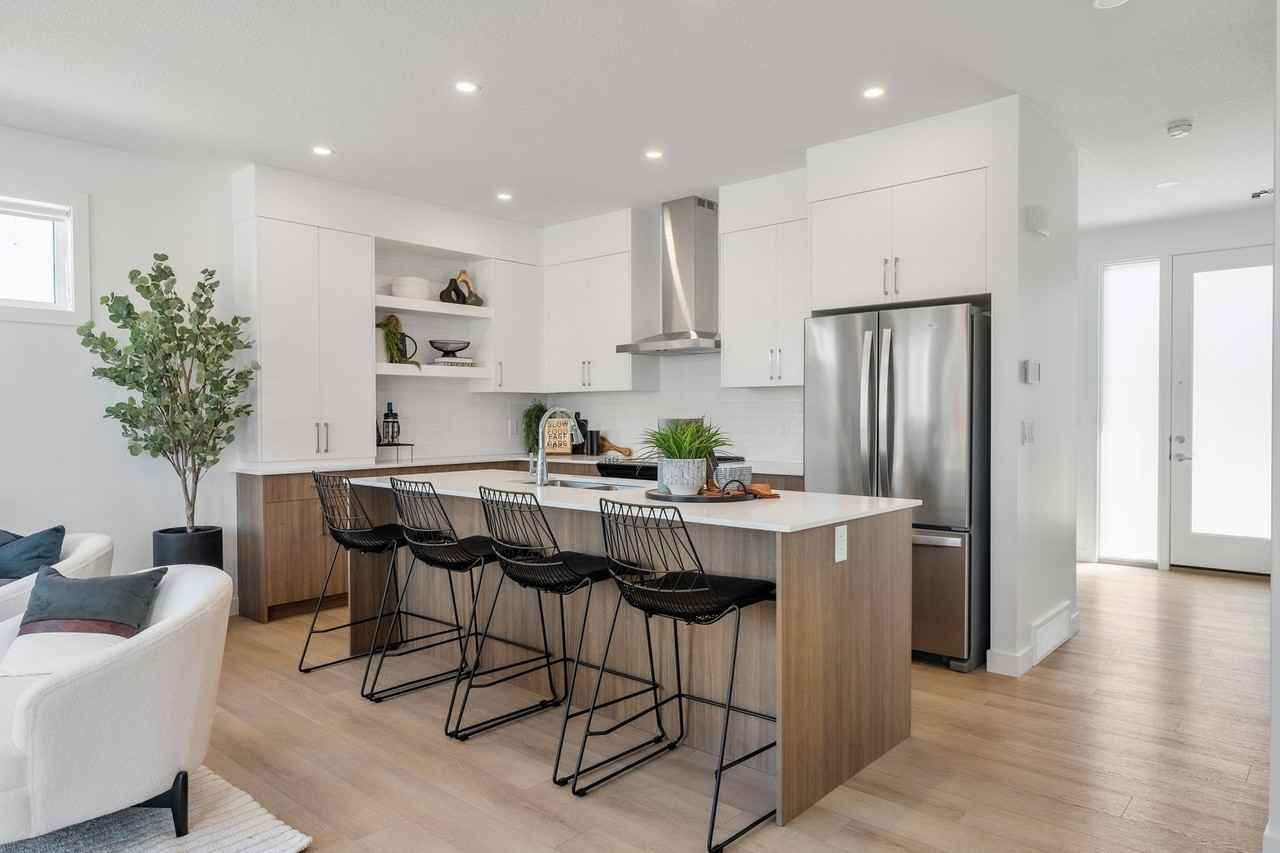 2202 77 St Sw - Photo 4 of 34