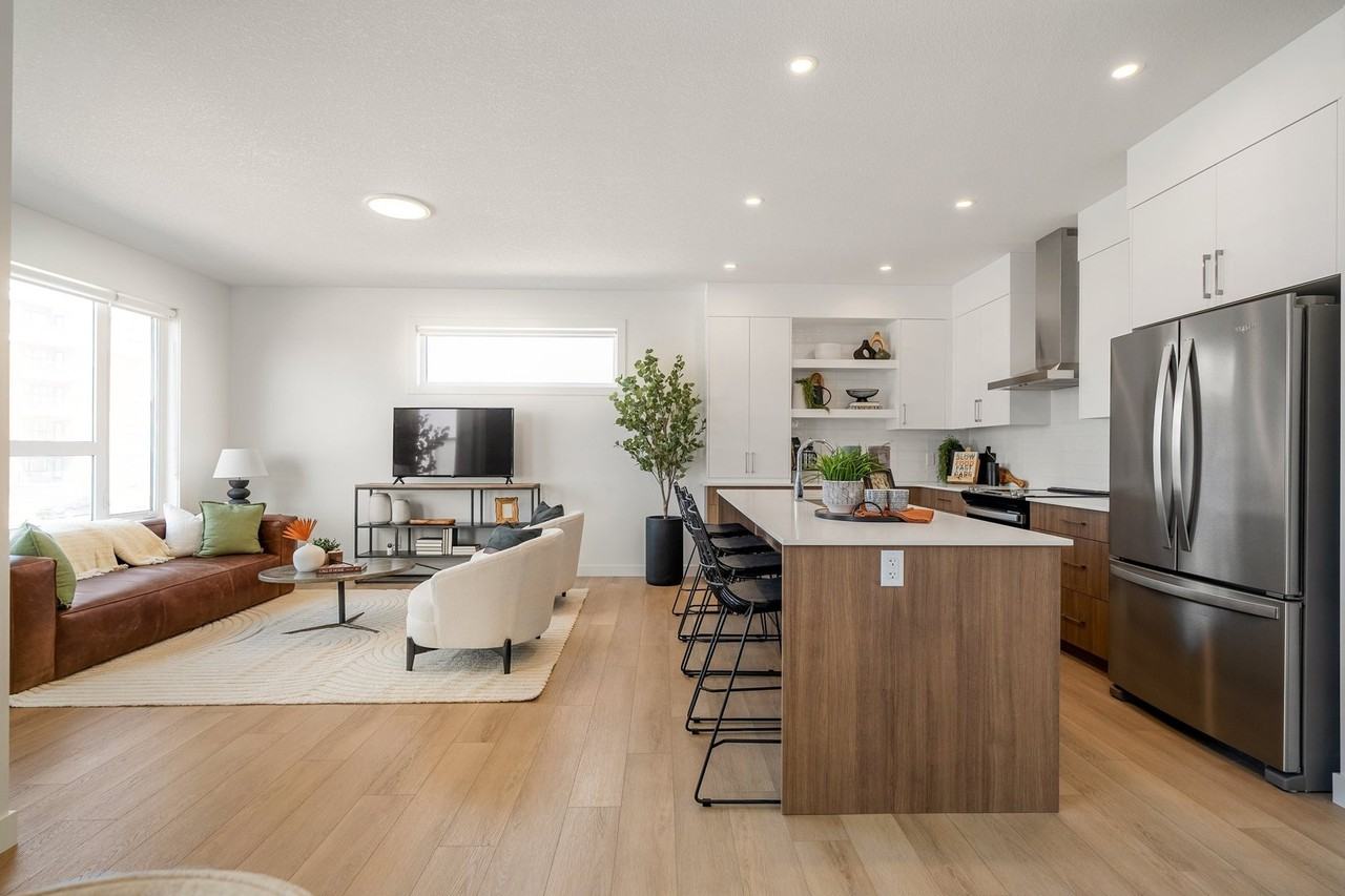 2202 77 St Sw - Photo 5 of 34