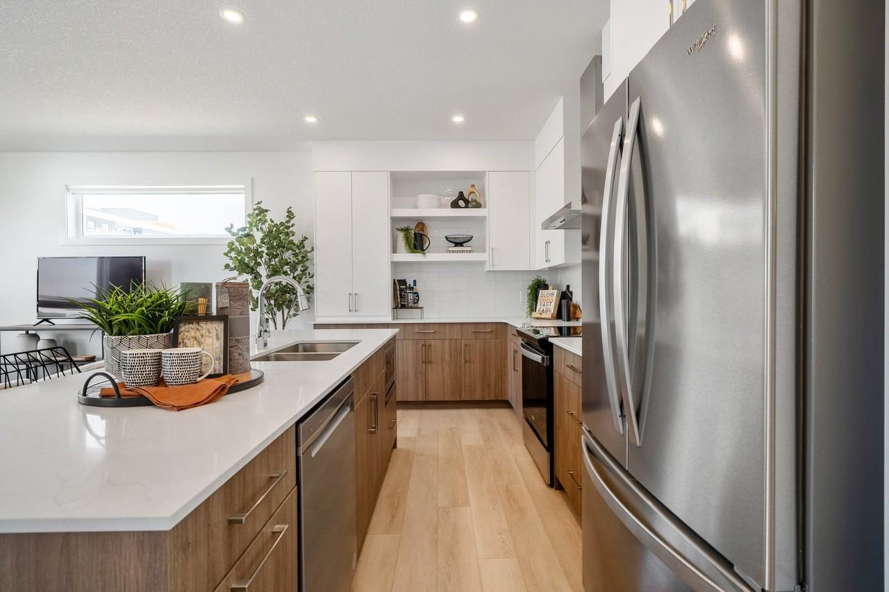 2202 77 St Sw - Photo 7 of 34