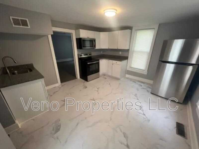 131 W High St #2 - Photo 3 of 9