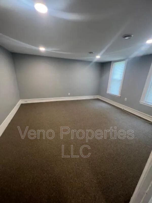 131 W High St #2 - Photo 4 of 9