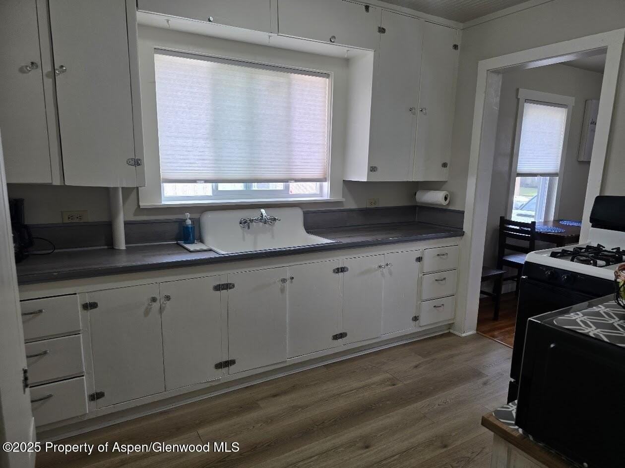 830 Breeze St - Photo 4 of 18