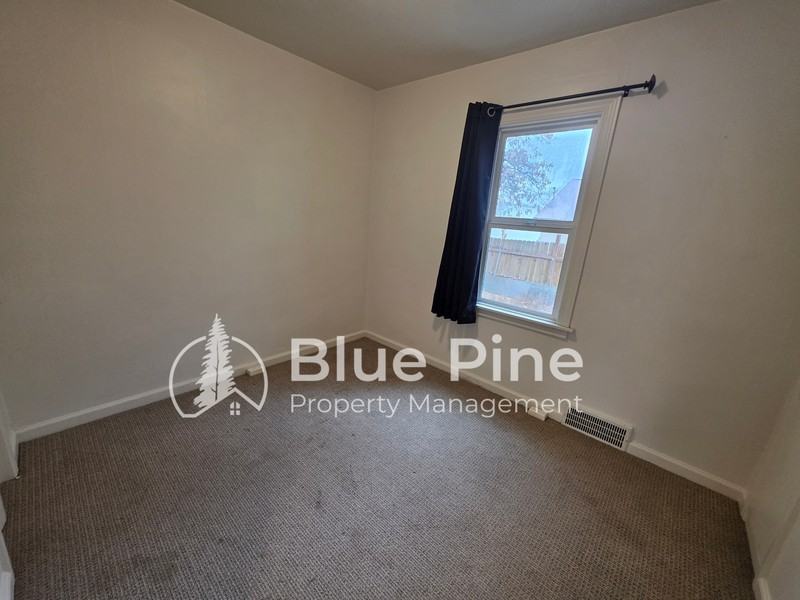 485 N Higbee Ave - Photo 6 of 10