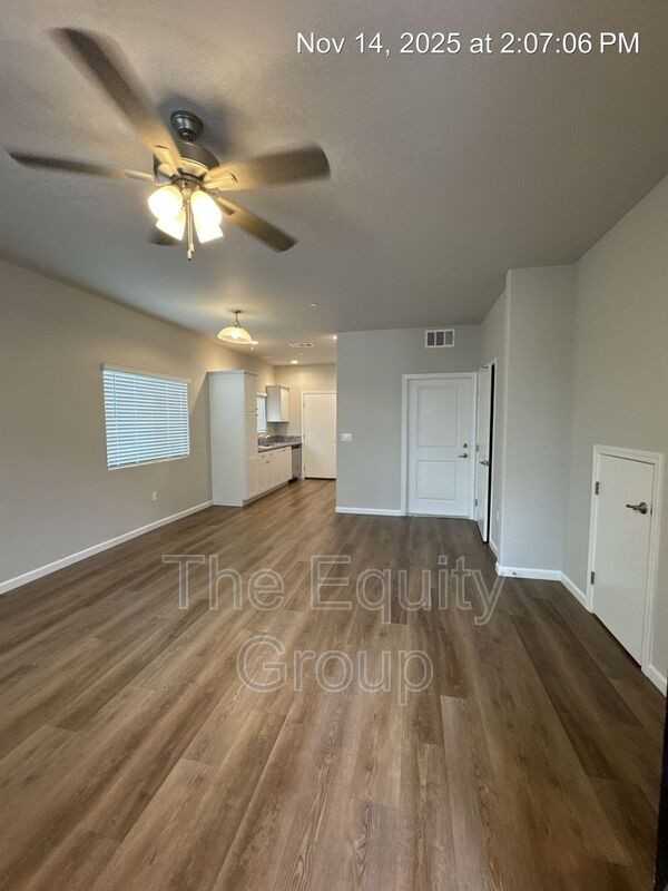 410 S Summit St #101 - Photo 5 of 21