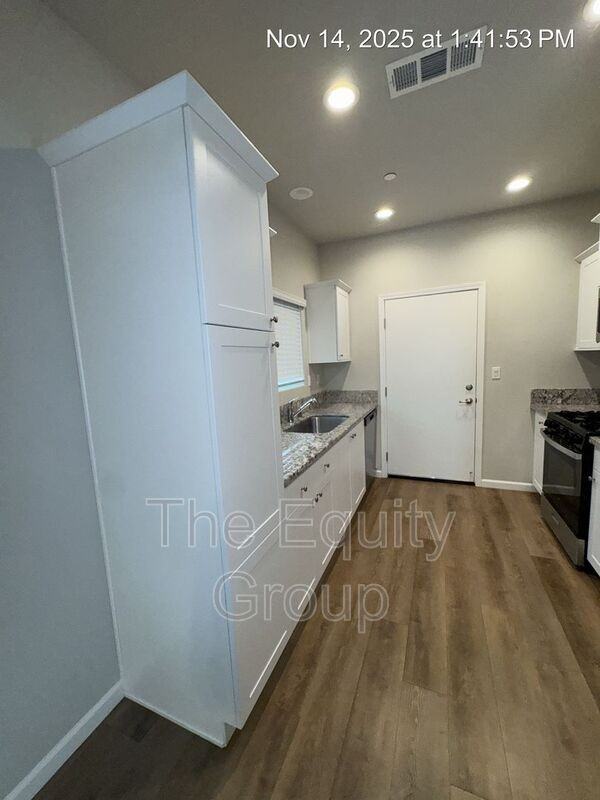 418 S Summit St #101 - Photo 4 of 33