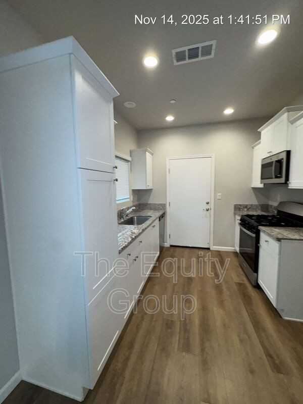 418 S Summit St #101 - Photo 5 of 33