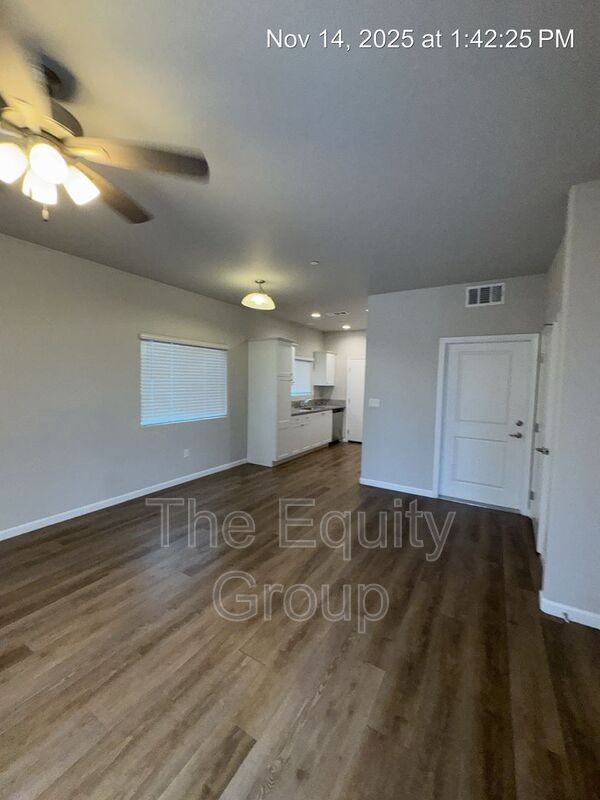 418 S Summit St #101 - Photo 6 of 33