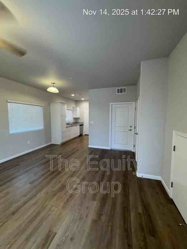 418 S Summit St #101 - Photo 7 of 33