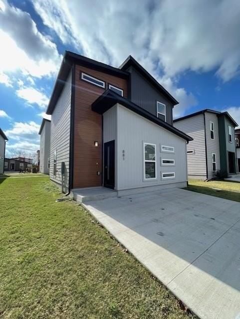 881 Massachusetts Ave - Photo 2 of 17