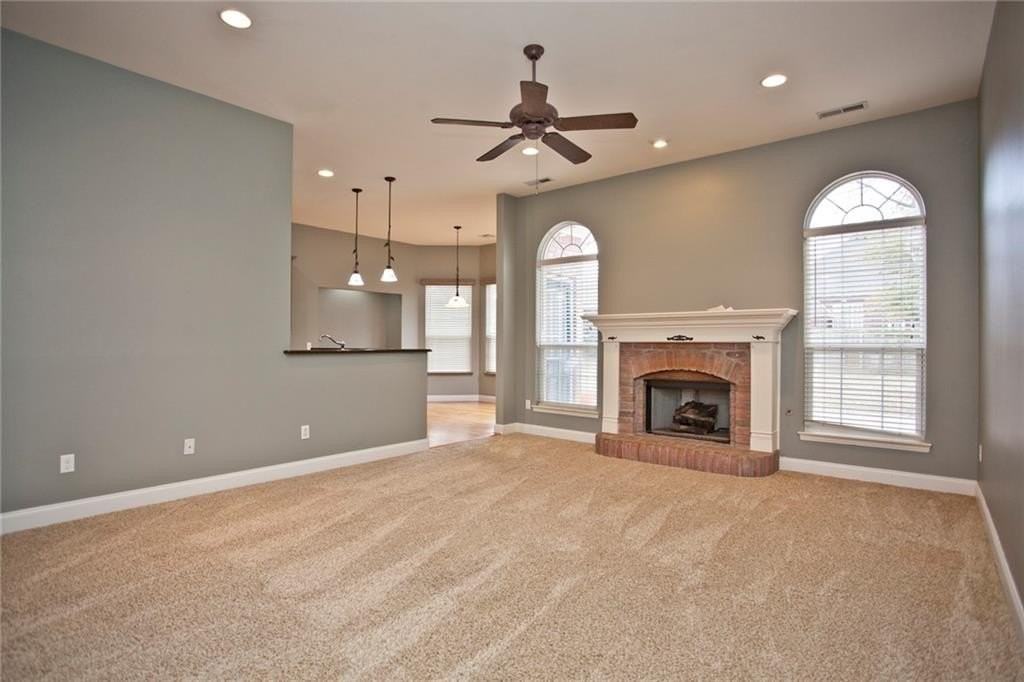 5304 S 44th St - Photo 2 of 32