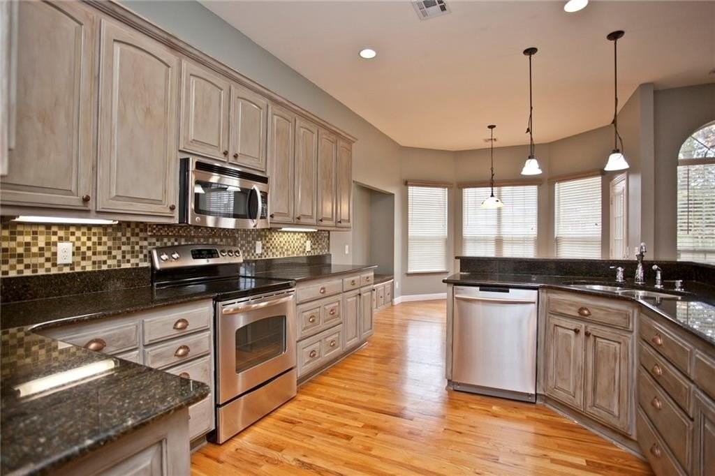 5304 S 44th St - Photo 3 of 32