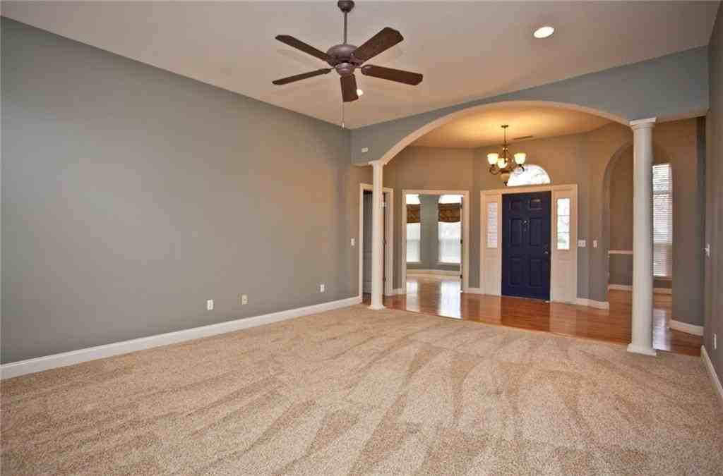 5304 S 44th St - Photo 7 of 32