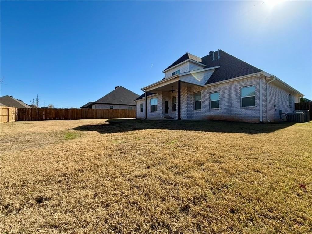 1641 Cherrie St - Photo 4 of 35