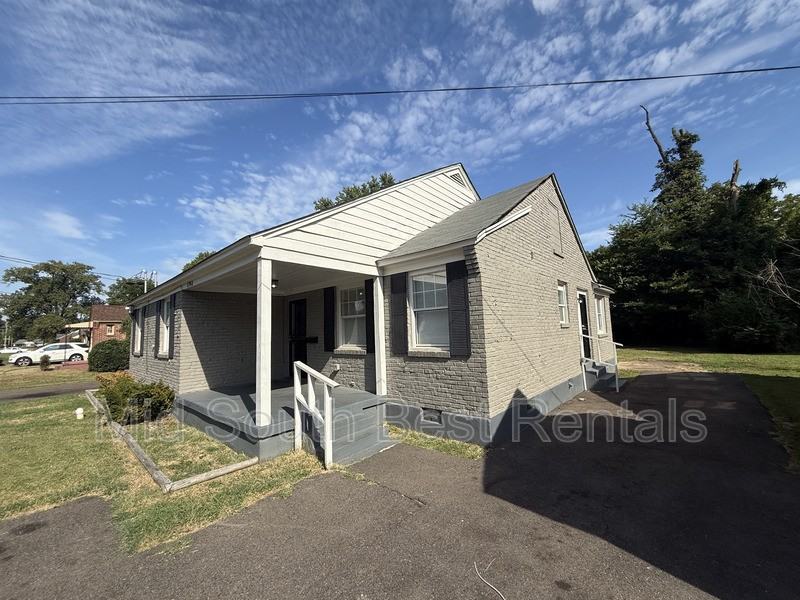 1760 Edward Ave - Photo 2 of 11