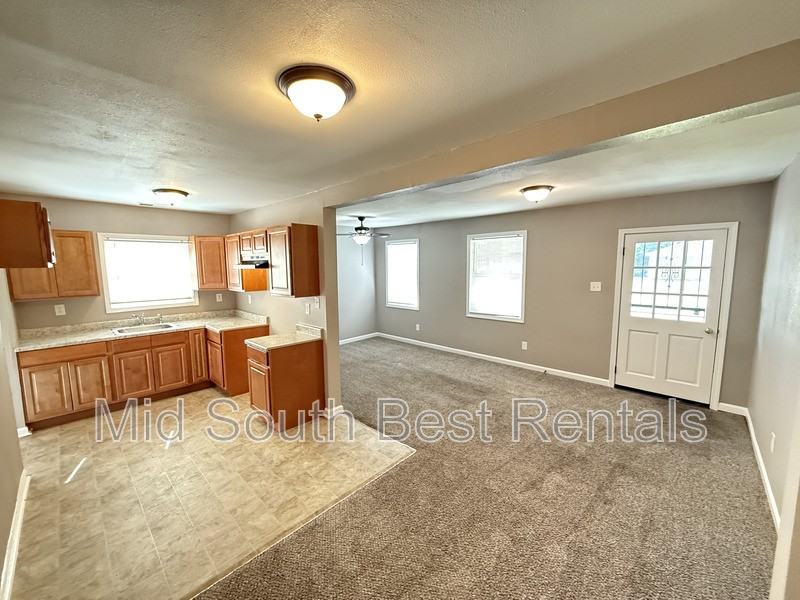 1760 Edward Ave - Photo 3 of 11