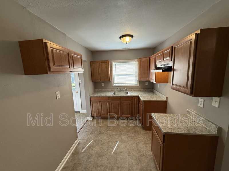 1760 Edward Ave - Photo 4 of 11