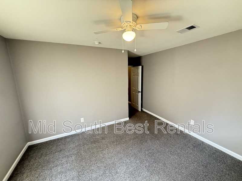 1760 Edward Ave - Photo 7 of 11