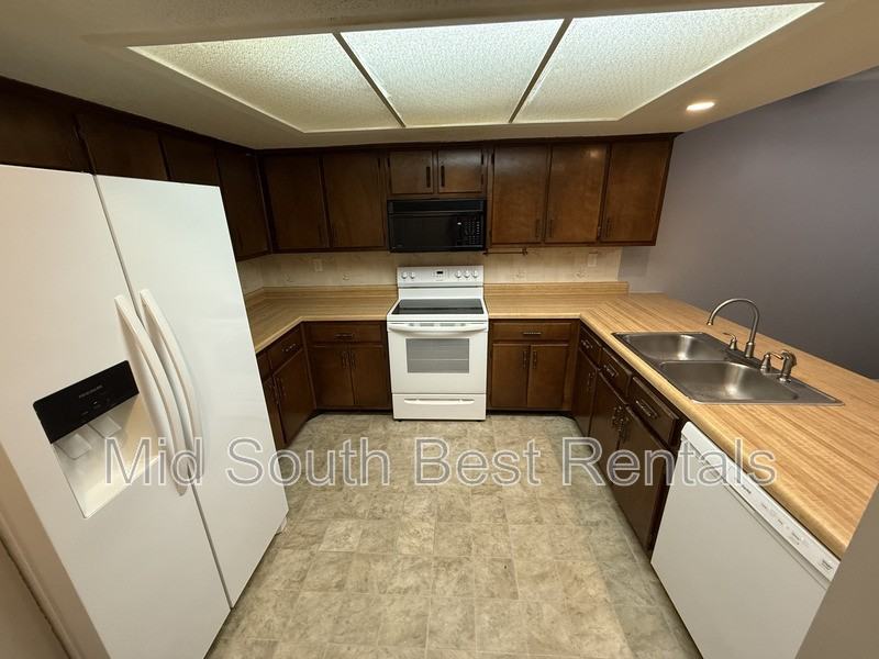 3050 Greenlodge Lane - Photo 3 of 13