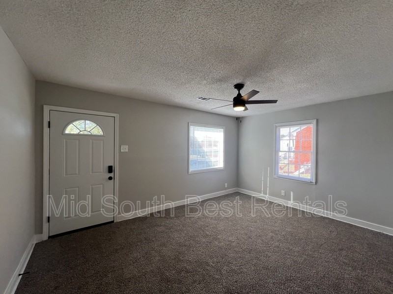 1544 Doris Avenue - Photo 3 of 11