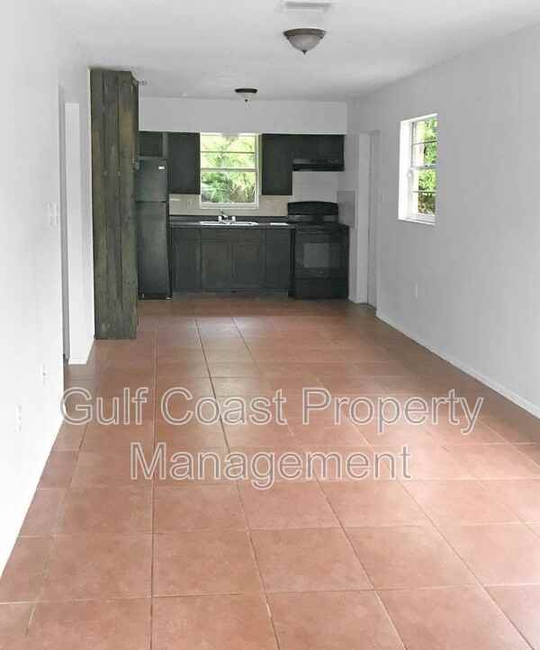 809 60th Ave W - Photo 5 of 8