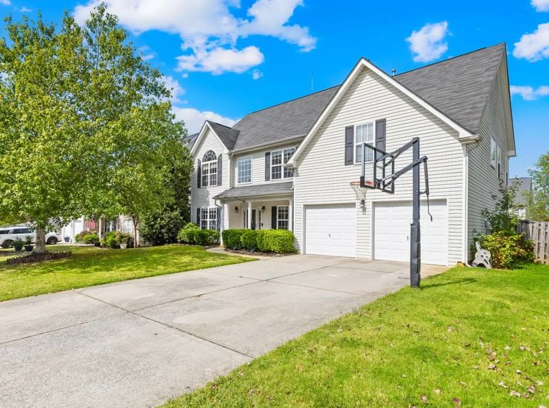 135 Elba Dr - Photo 2 of 32