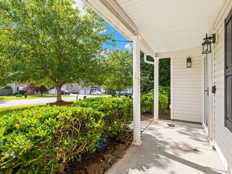 135 Elba Dr - Photo 3 of 32