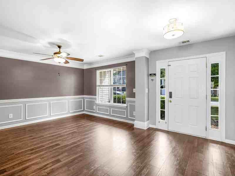 135 Elba Dr - Photo 4 of 32