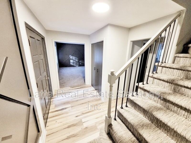 7809 Woodson Rd - Photo 3 of 20