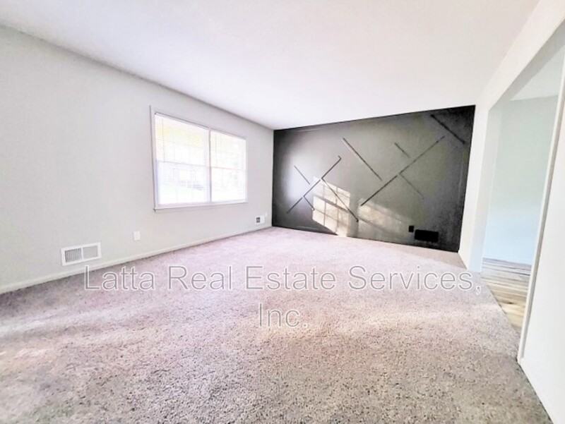 7809 Woodson Rd - Photo 4 of 20