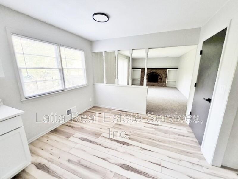 7809 Woodson Rd - Photo 6 of 20