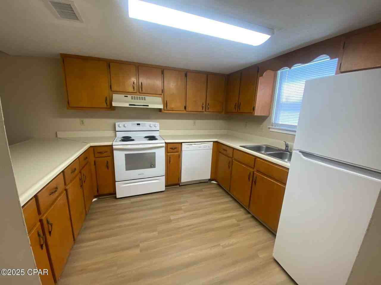 349 Mercedes Avenue - Photo 3 of 10