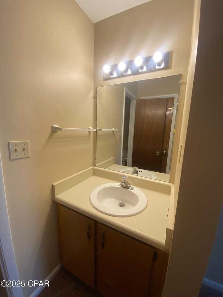 349 Mercedes Avenue - Photo 6 of 10