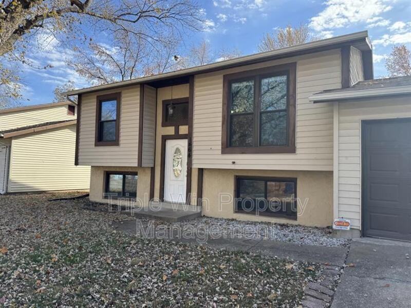 1464 Monopoly Dr - Photo 3 of 31