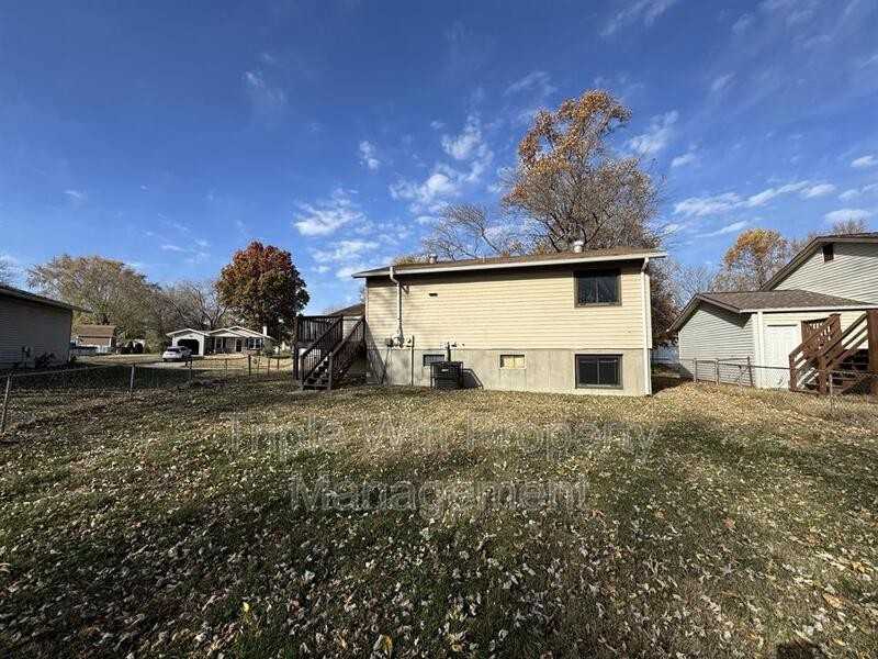 1464 Monopoly Dr - Photo 6 of 31