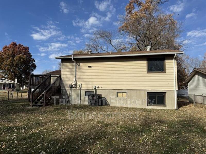 1464 Monopoly Dr - Photo 7 of 31