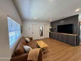 featured image of 6427 Oakshore Dr