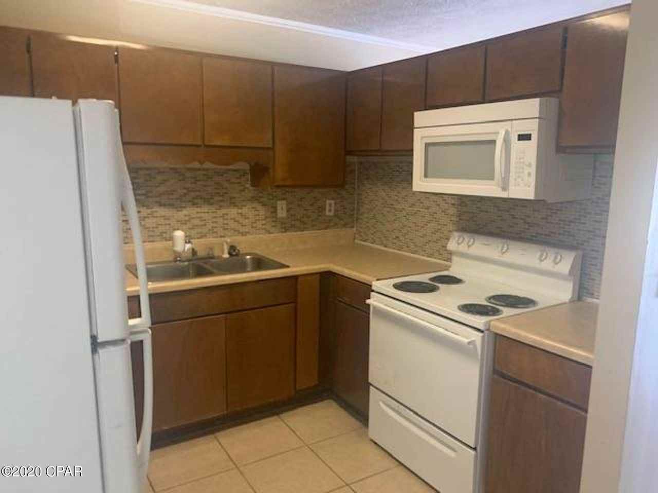 6101 Harvey St Apt 3 #3 - Photo 5 of 6