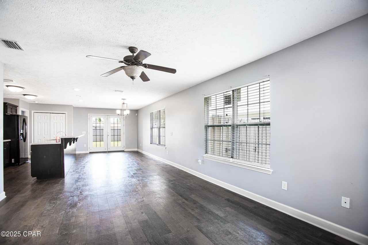 115 Keystone Plz - Photo 2 of 14