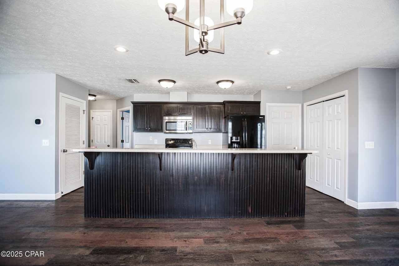 115 Keystone Plz - Photo 4 of 14