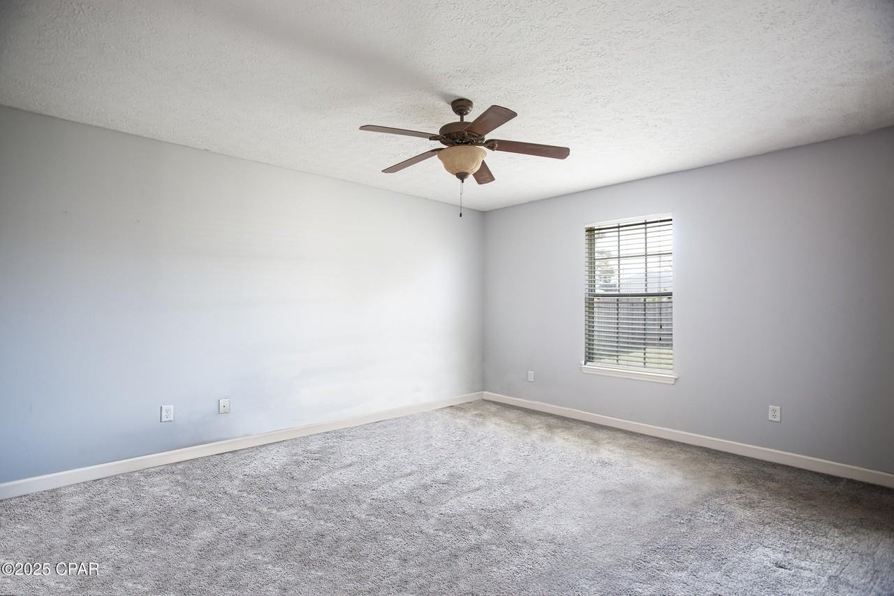 115 Keystone Plz - Photo 7 of 14