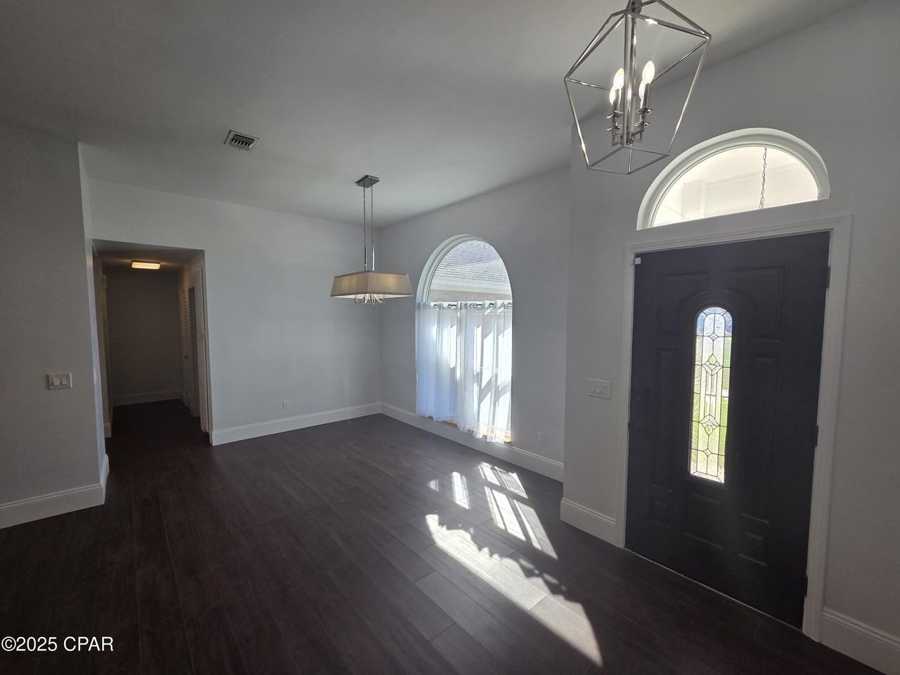 1303 Sutherland Ct - Photo 3 of 31