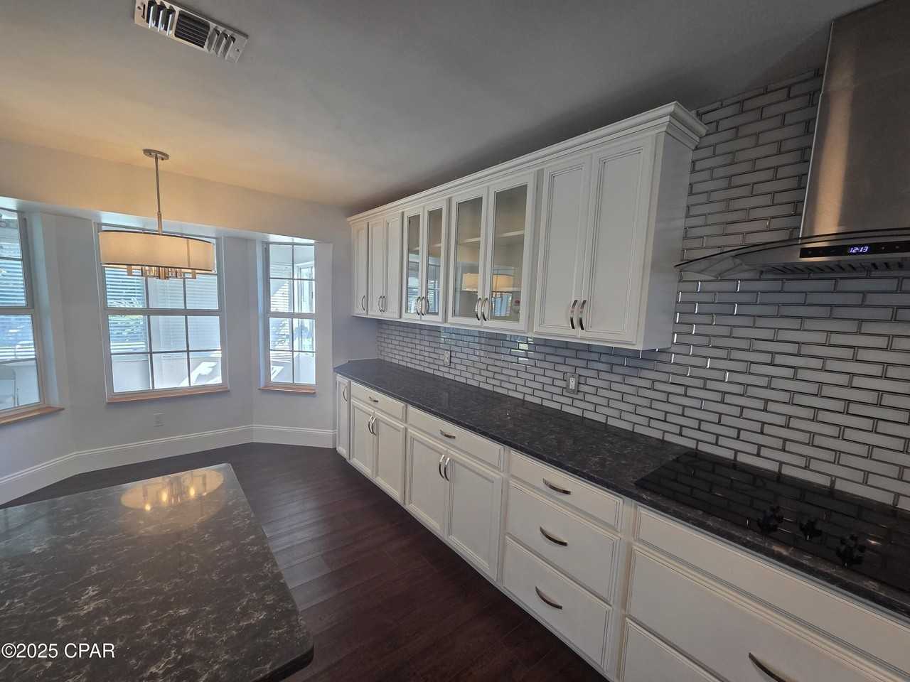 1303 Sutherland Ct - Photo 6 of 31