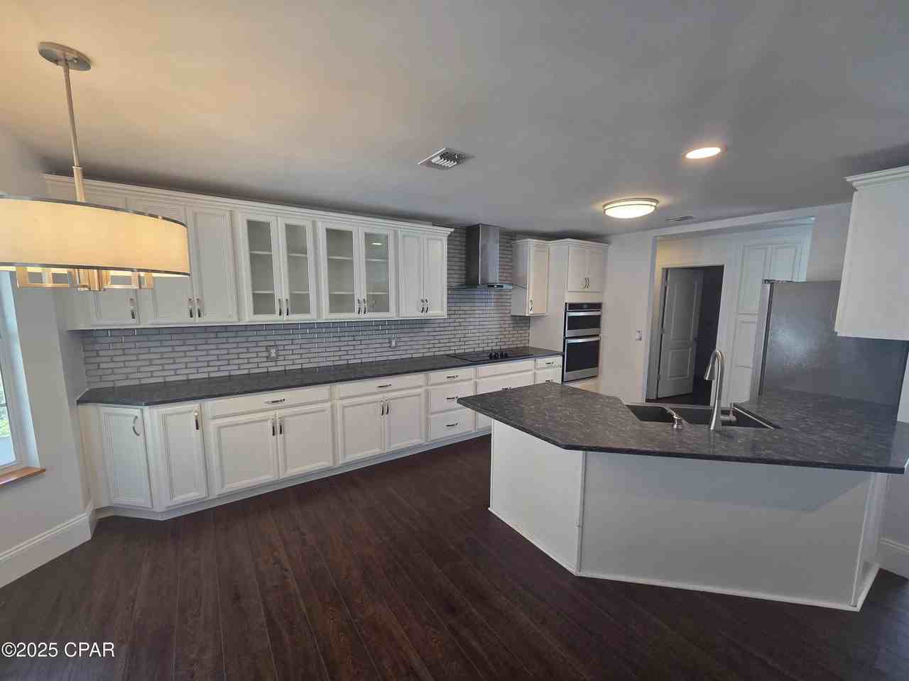 1303 Sutherland Ct - Photo 7 of 31